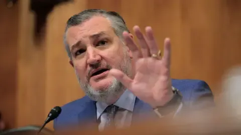 Lawmaker Ted Cruz Compares US Broadcast Regulator to ‘Mafioso’ on Kimmel’s Program